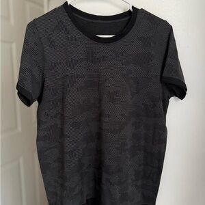 Lululemon Swiftly Black and Gray Top Size large